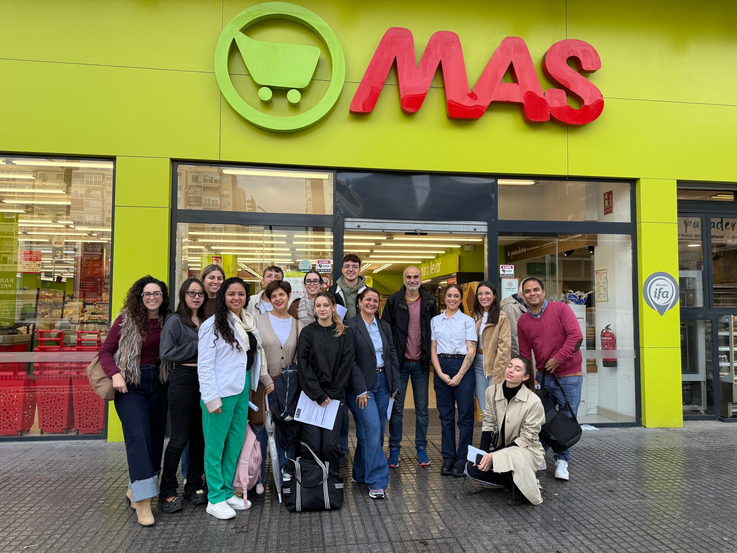 Taller práctico sobre comportamiento de compra en Supermercados Mas